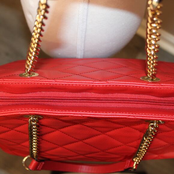 Aldo Large Quilt Pattern Red Tote w/ Gold Chain & Leather Handle - Picture 8 of 11